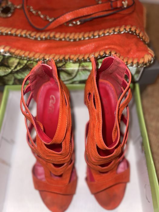 Дамски сандали на ток с чанта