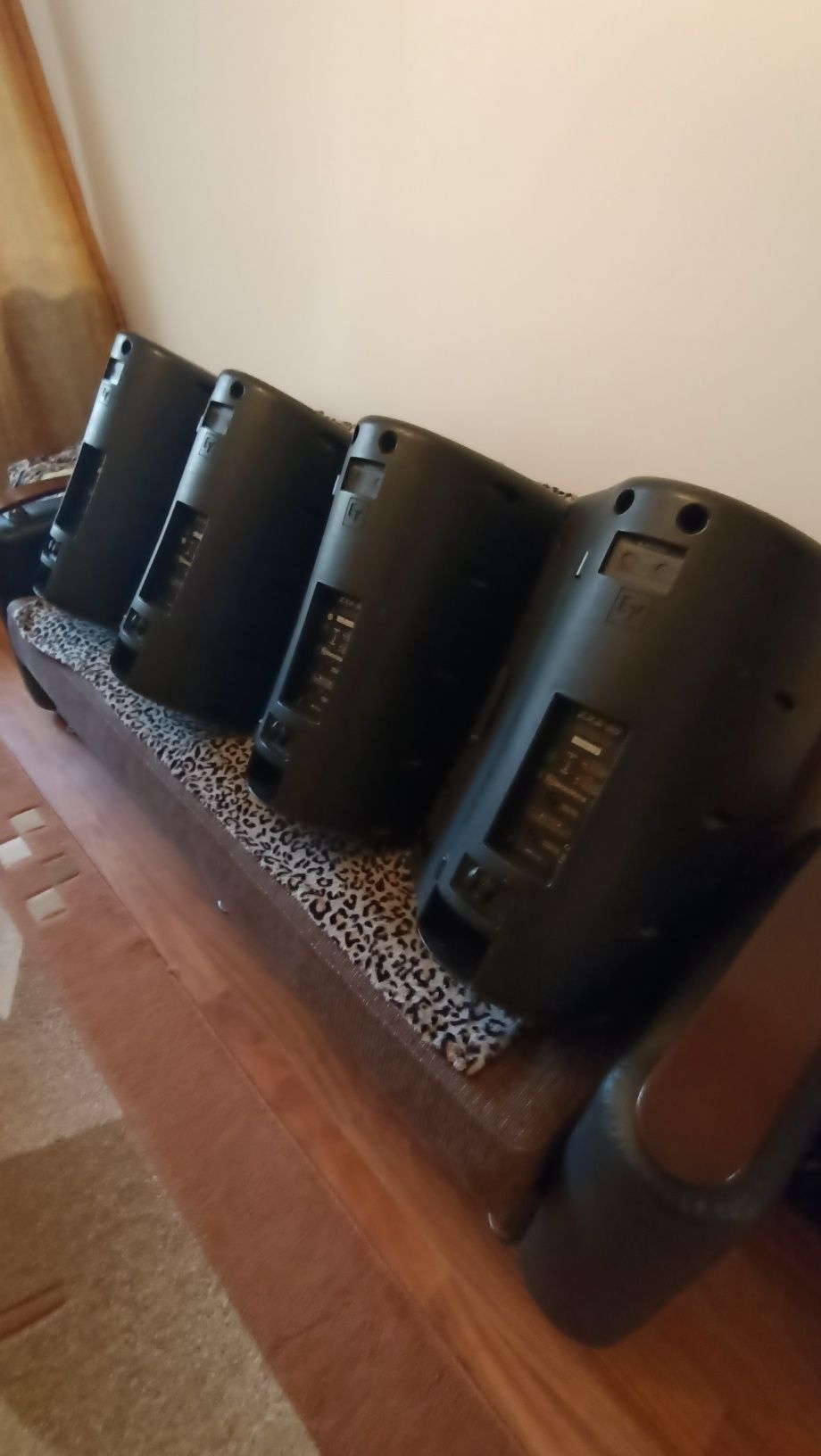 Vând 4 boxe Ev,zx5.