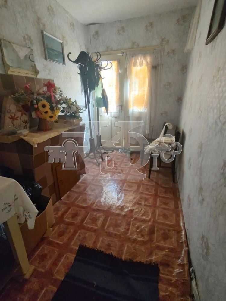 Ген. Тошево,две къщи близнак в общ двор за две самостоятелни семейства