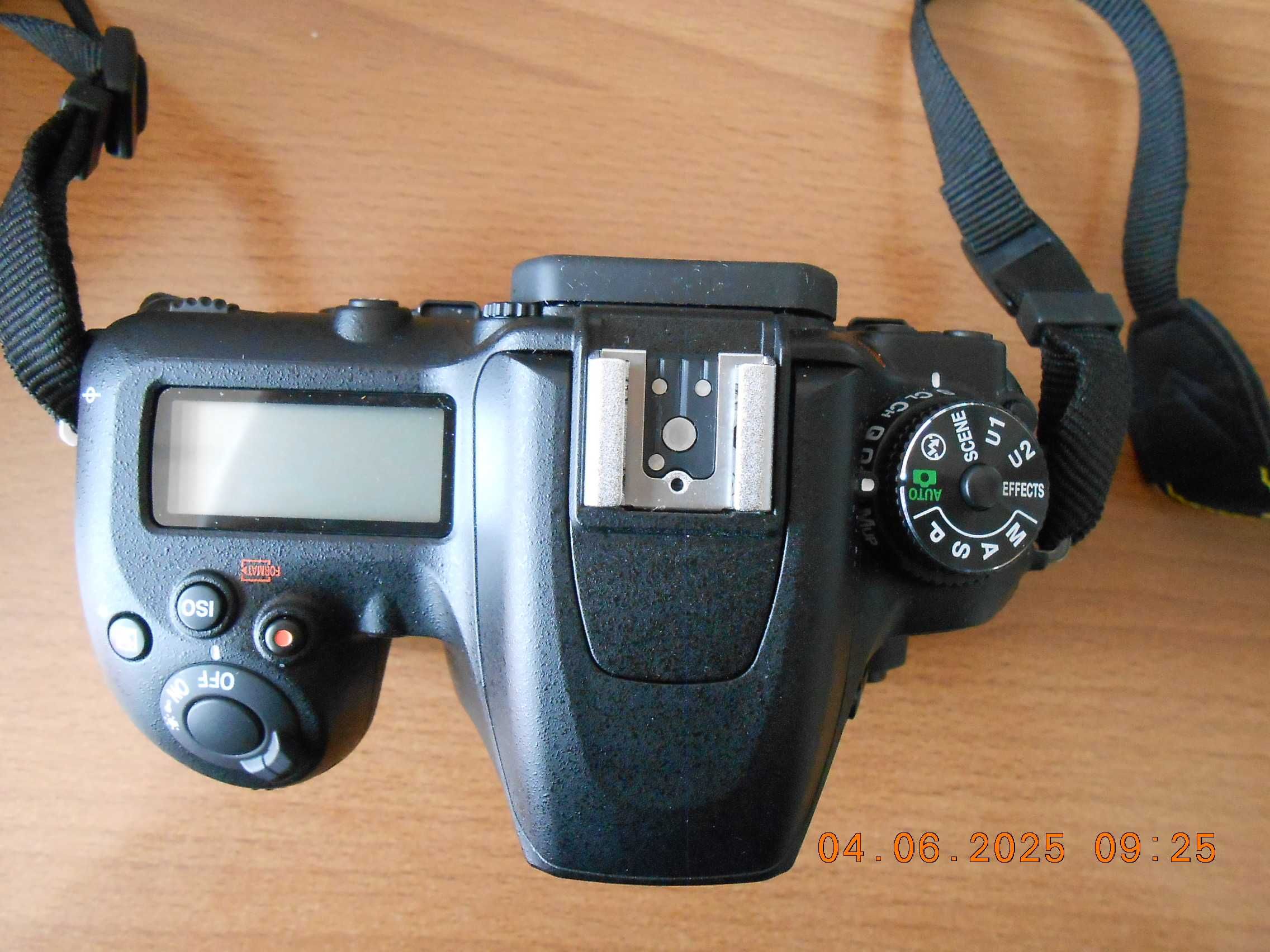 Nikon D7500 Aparat Foto DSLR Body, cu Obiectiv Nikon AF NIKKOR 28-80mm