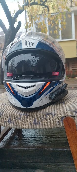 Продавам каска MT Helmets  L