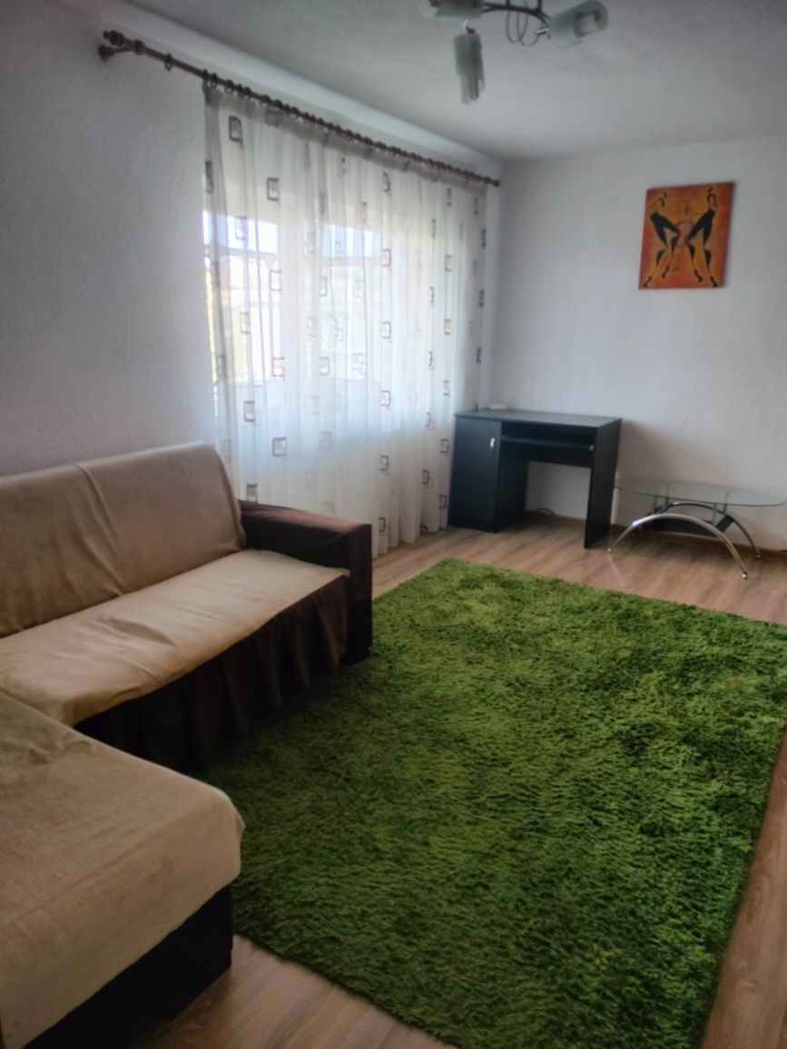 Închiriere apartament 2 camere decomandate