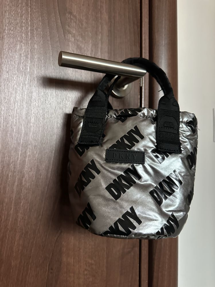 Дамски чанти Replay, Guess, DKNY, Valentino
