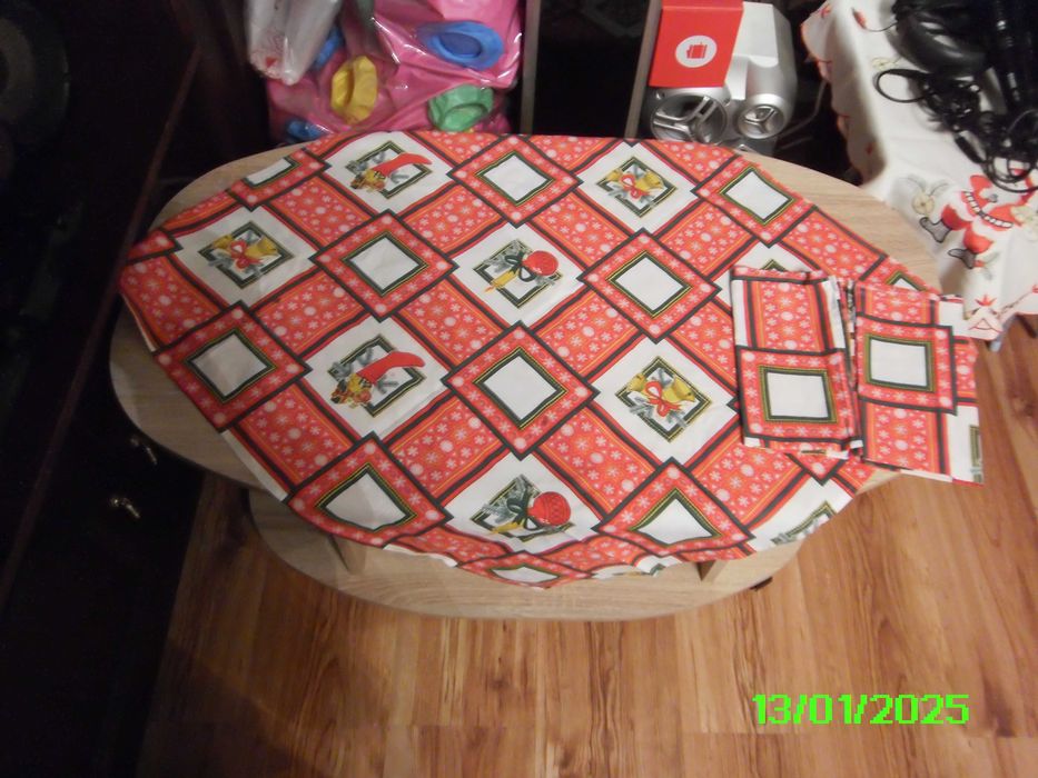 Portita curte/gradina ,aparat (prajit) Floricele,cafea si masuta Cafea