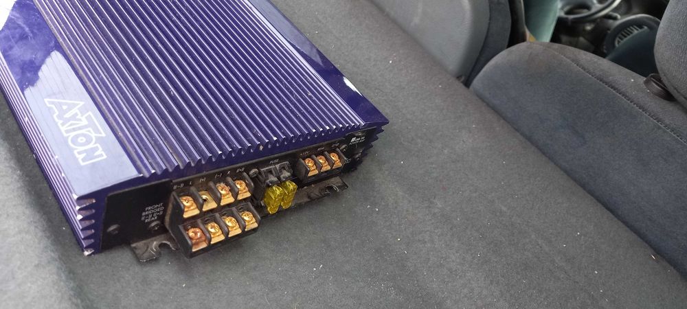 Качествен усилвател за кола Axton CAA 50