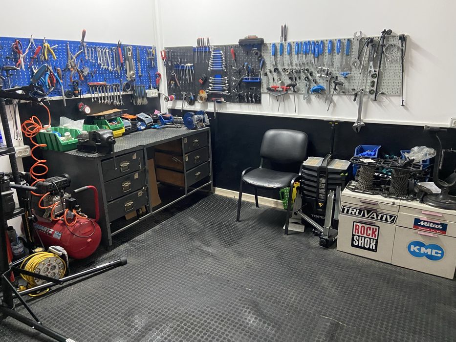 Reparatii biciclete centrat roti