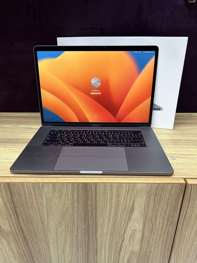 Macbook Pro  2018 15 Inch Core i7 32/1Tb