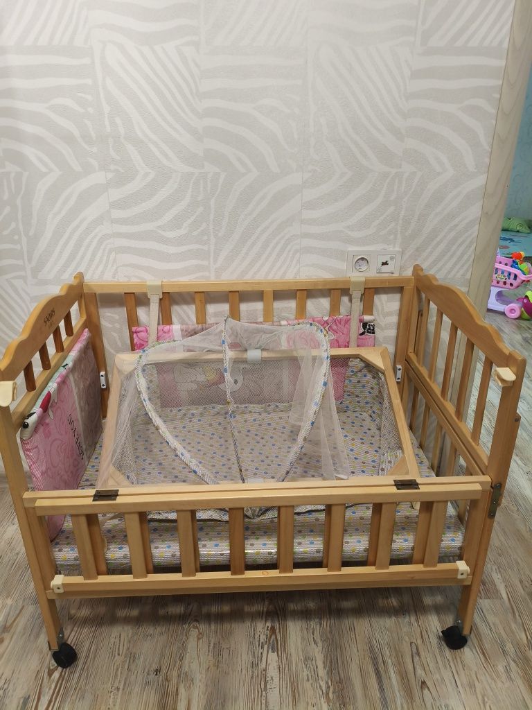 Продам  Детскую кроватку