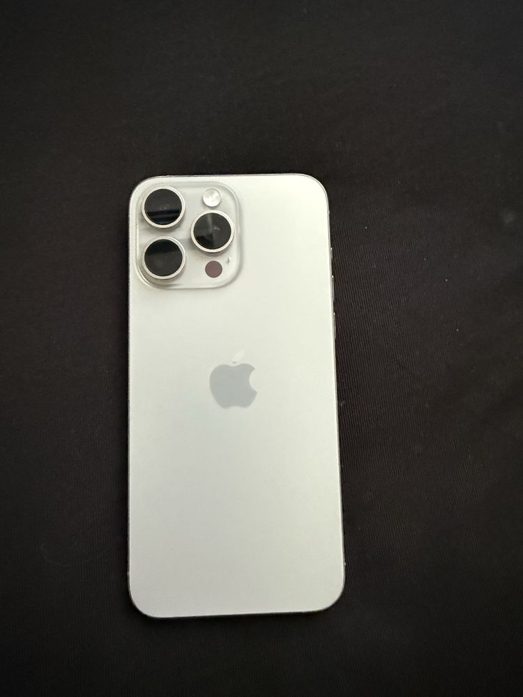 Iphone 15 pro max  256 titan, yomkost 89%