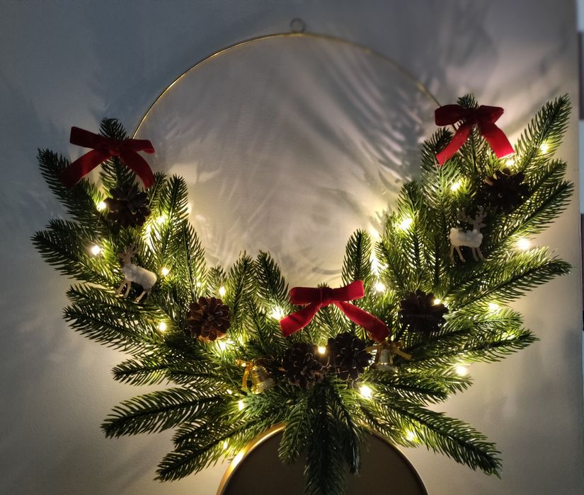 Coronițe de brad natural și artificial.
