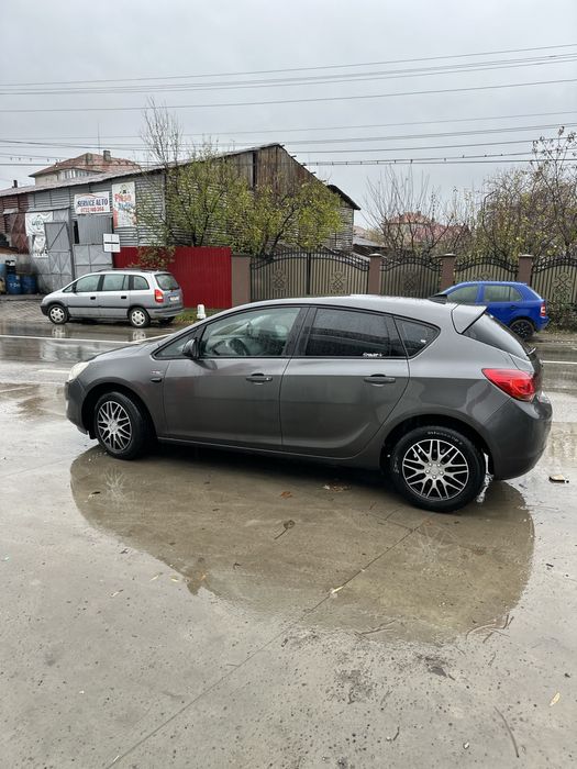 Opel Astra J - 1.3 CDTI -  Computer de bord - Clima -Lumini ambientale