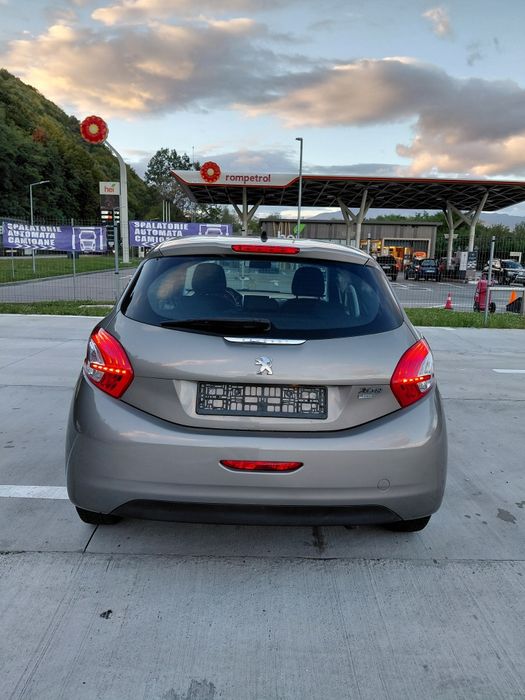 Peugeut 208 1,6 diesel an 2013 euro 5 Navigație /Incalzire scaune /