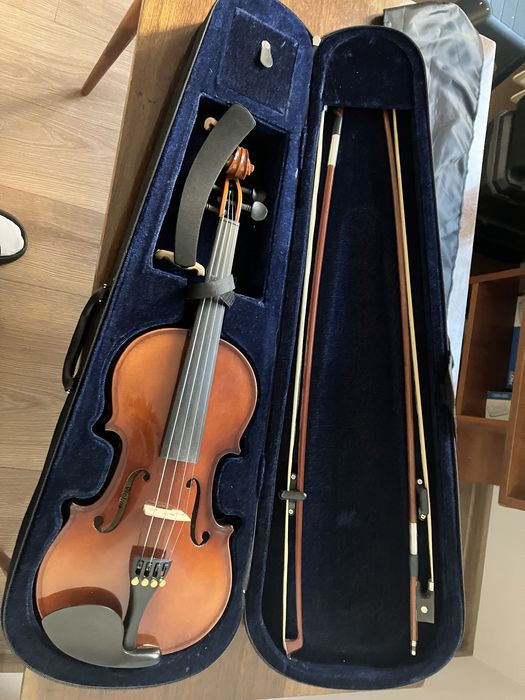 Цигулка - нова неползвана с два лъка
