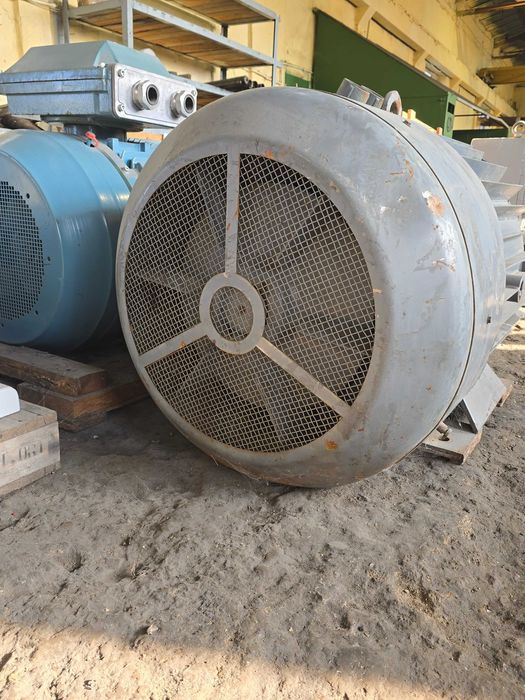 Ел. Двигател 132 кВ / 735 об. мин - Руски