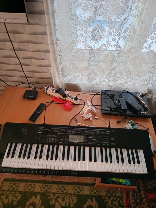 Продаю синтезатор