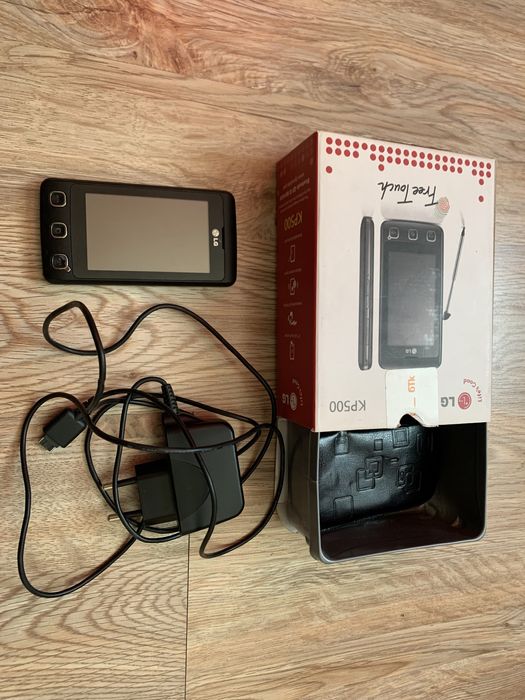 Телефон LG KP500 черен с калъф