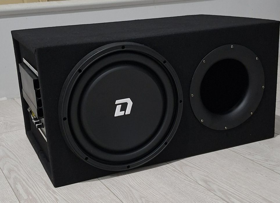 Продам сабвуфер Дл Пирания 12 дюйм с усилком