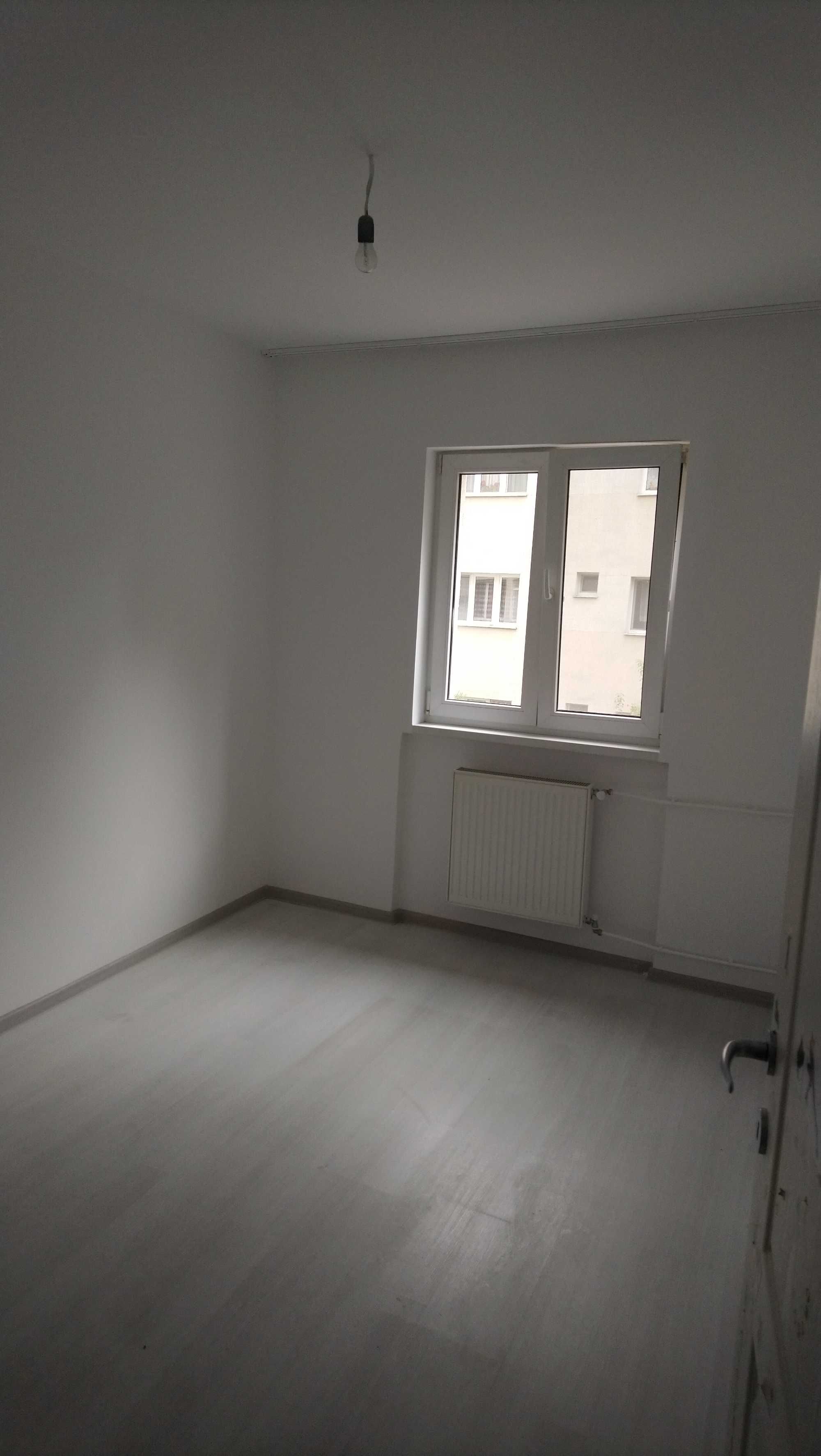 Inchiriez apartament cu 3 camere