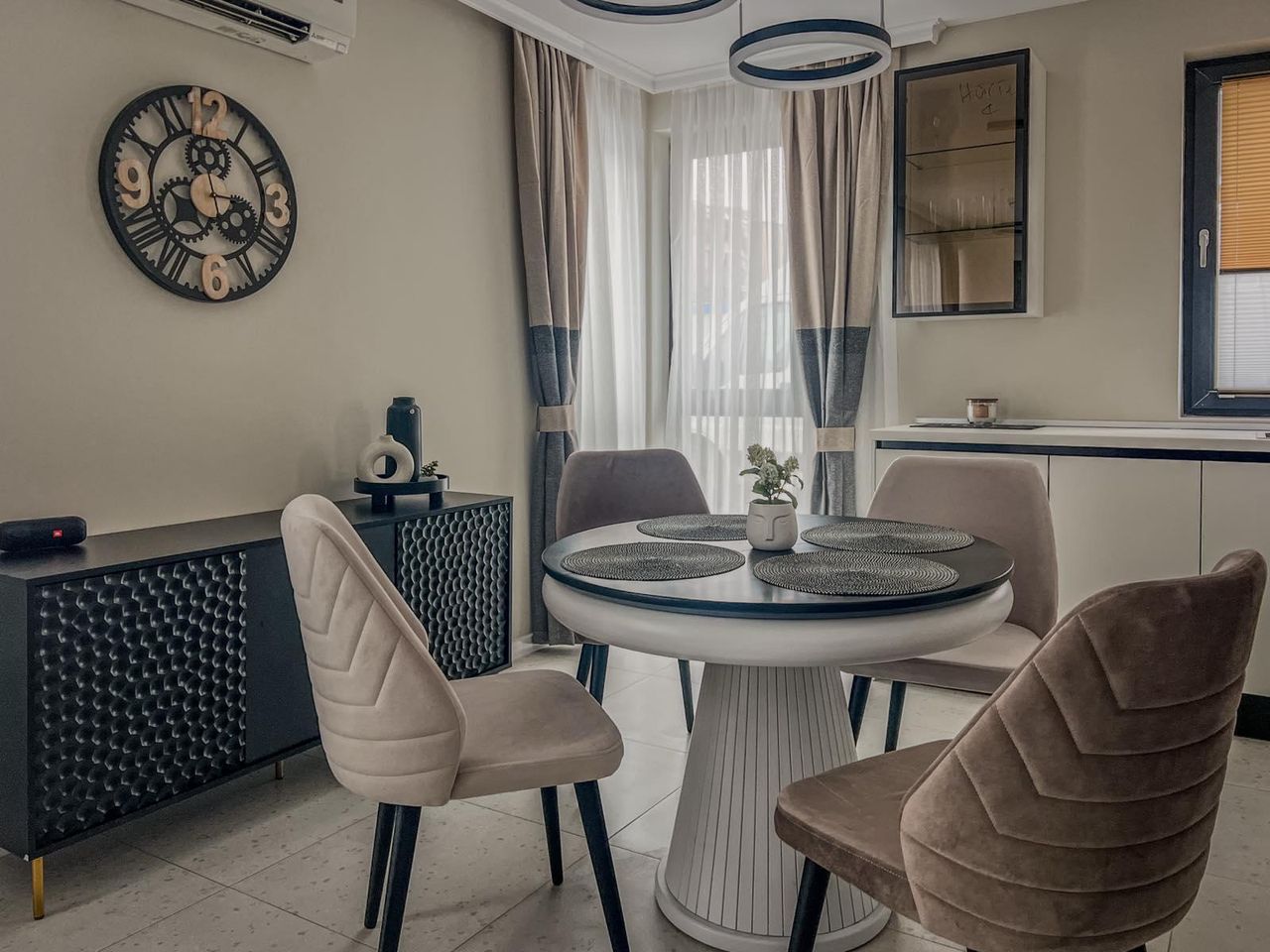 Дава се под наем Тристаен апартамент в Пловдив, Остромила - 96 кв.м за 918 € - Снимка #3