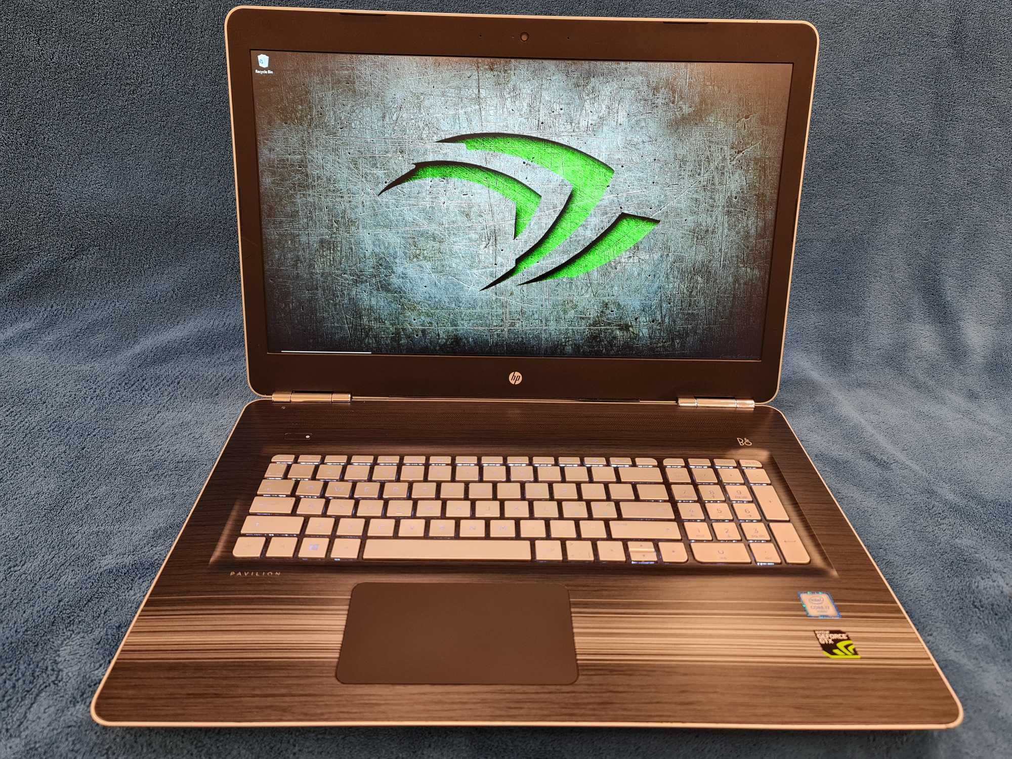 laptop performant HP pavilion ,intel core i7 ,video 4 GB , 17,3 inch