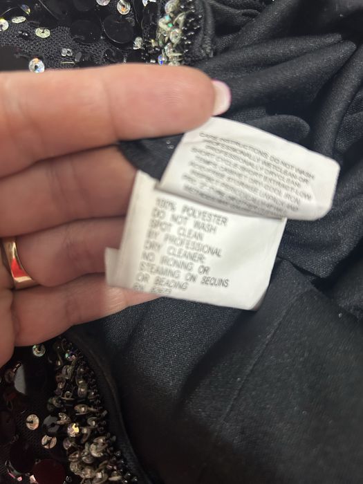 Rochie eleganta seara, lucrata manual stare foarte buna.