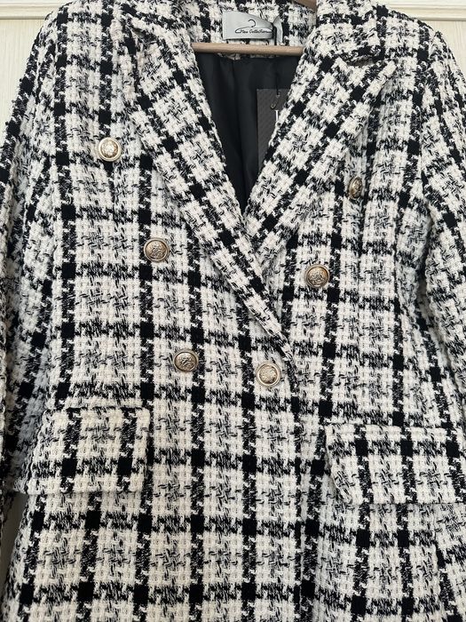 Вталено сако каре черно и бяло