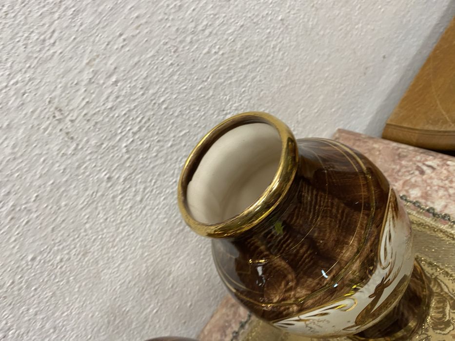 Чифт белгийски вази от порцелан ловен мотив