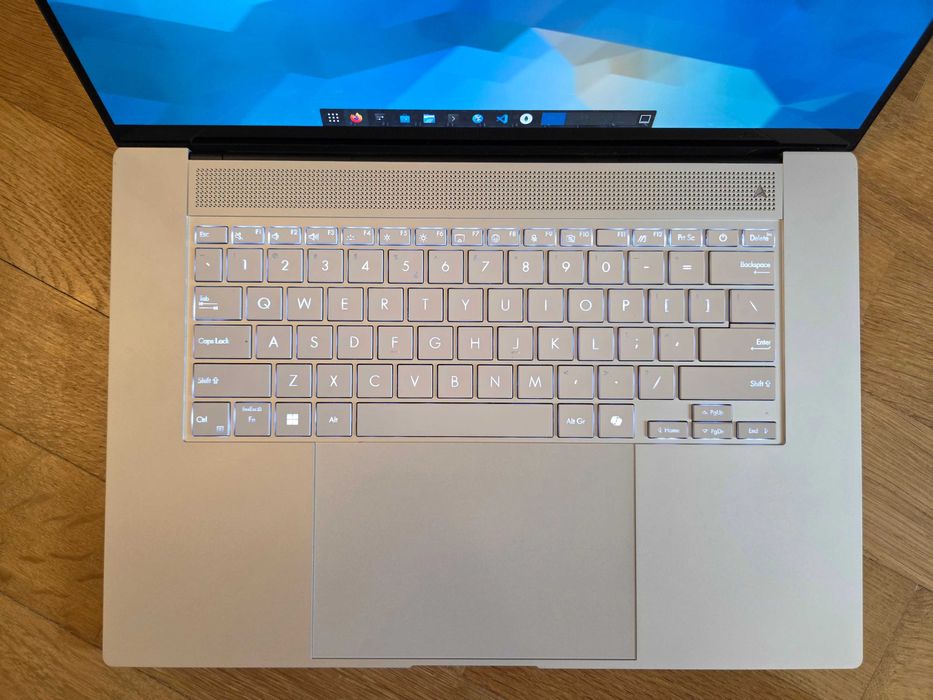 Laptop ASUS Zenbook S 16 OLED AMD Ryzen AI 9 HX 370 32GB RAM 1TB SSD