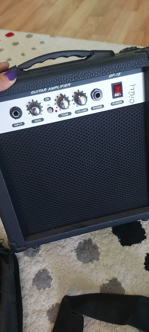 Chitara electrica cu amplificator