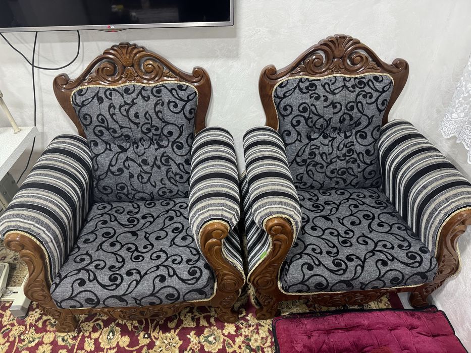 Мебел кресло стол комлект сотилади