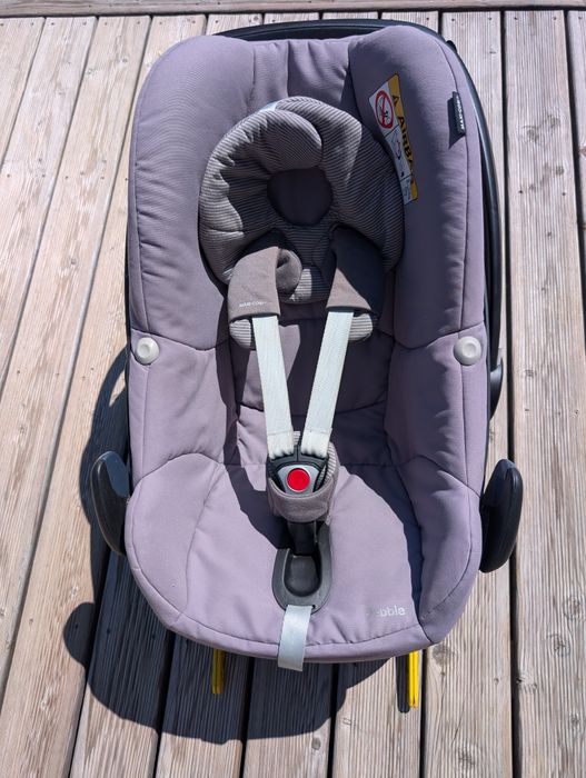 Maxi Cosi Pebble столче / кошче за кола 0-13кг + FamilyFix Isofix база