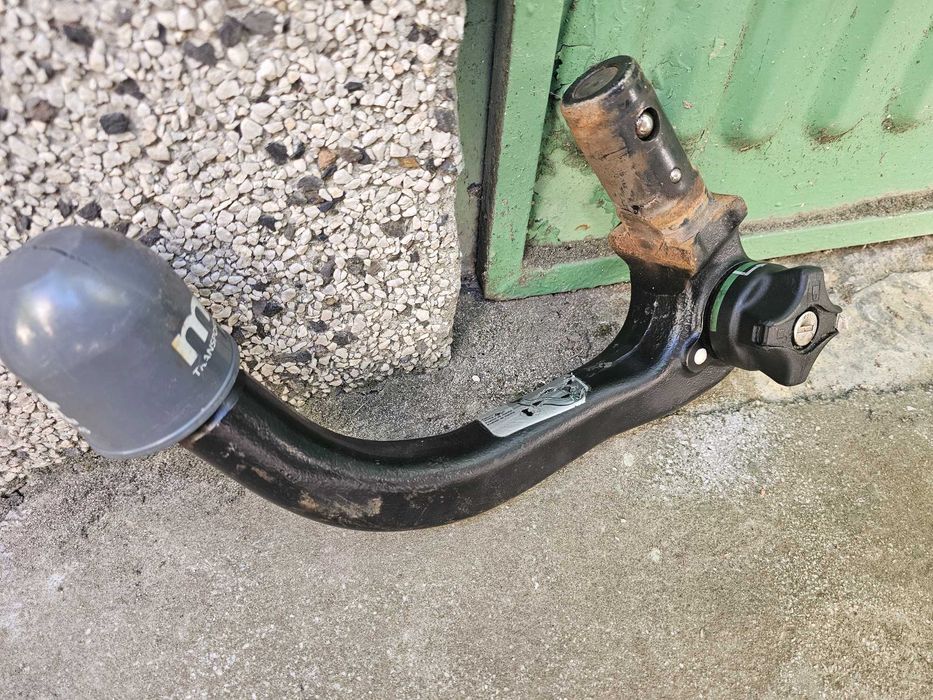 Теглич за Toyota Avensis