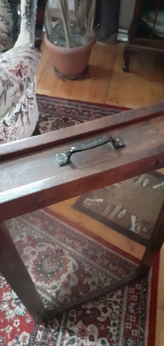 Огледало с дървена рамка