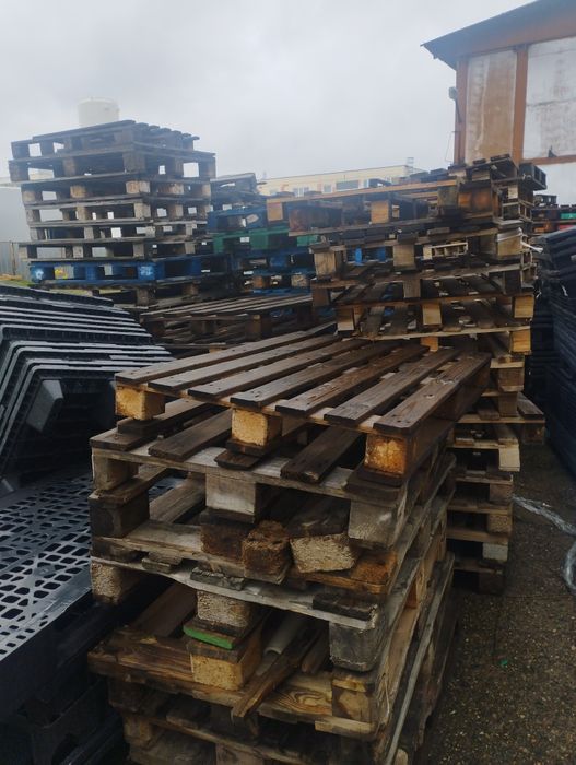 Палета и скари дървени /счупени и излезли от употреба