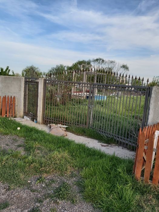 Vând 2loturi de 450m2 la ieșirea din Berceni lângă lac
