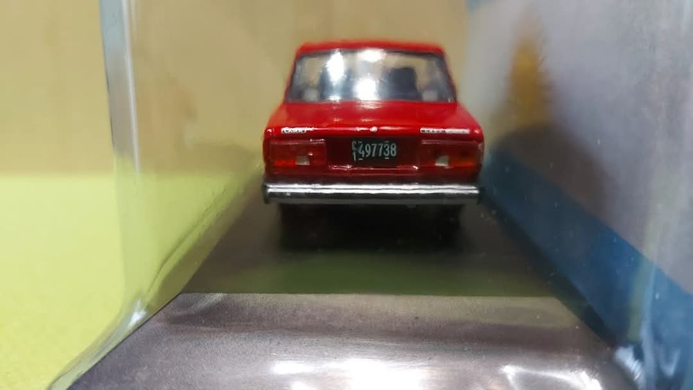 Lada 2105. Цена: 50лв. (1/775). Мащаб 1:43, метал и пластмаса