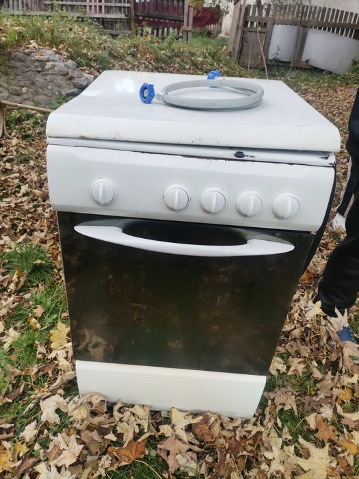 Aragaz ZANUSSI cu cuptor 4 arzătoare perfect funcțional