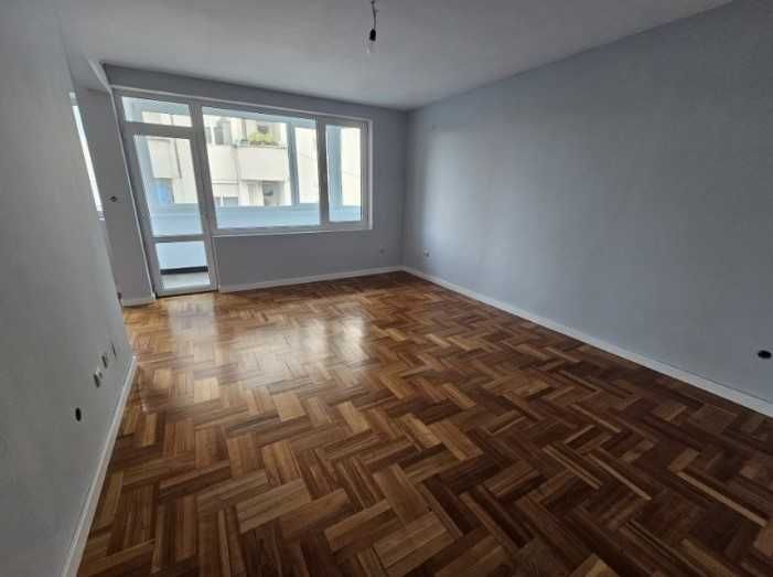 Дава се под наем Тристаен апартамент в София, Изток - 90 кв.м за 750 € - Снимка #3