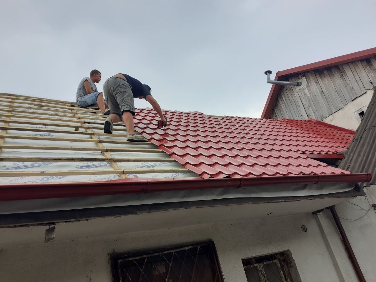 Reparații acoperișuri • Montaj • Vopsit