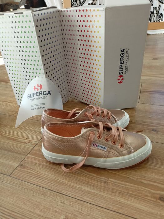Чисто нови кецове на Марката Superga  цвят Rose Gold 35 размер