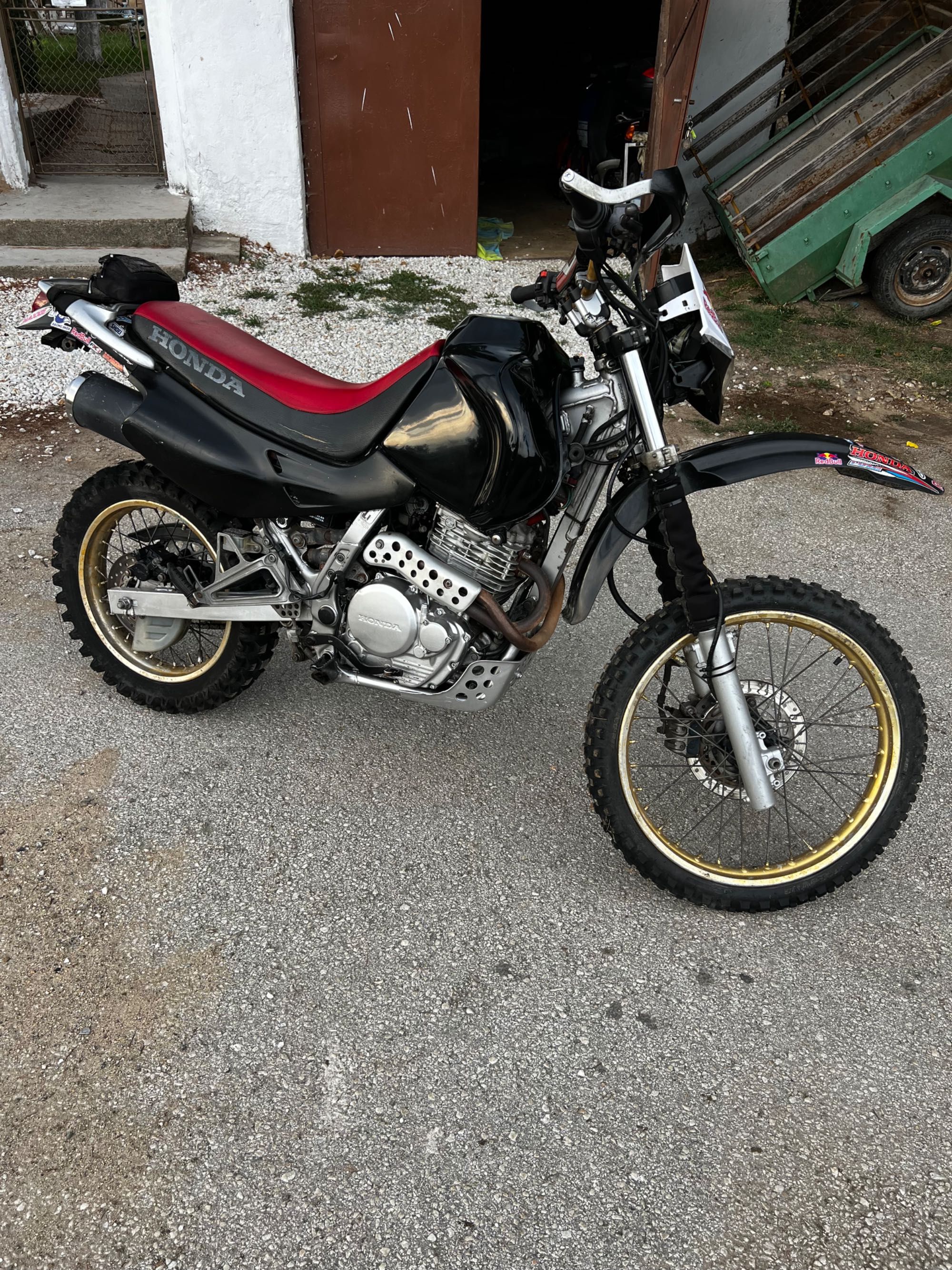 Honda Dominator 650 с регистрация