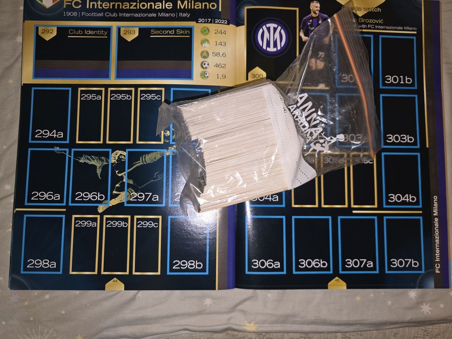 Album nelipit Panini Fifa 365 2023,lipsesc 12 stickere,  220 lei