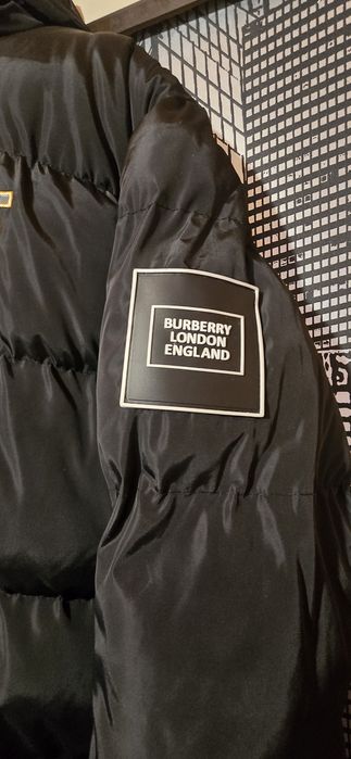 Vând geaca burberry