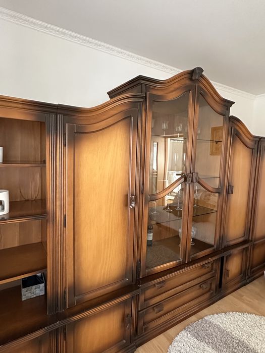 Mobila din lemn masiv