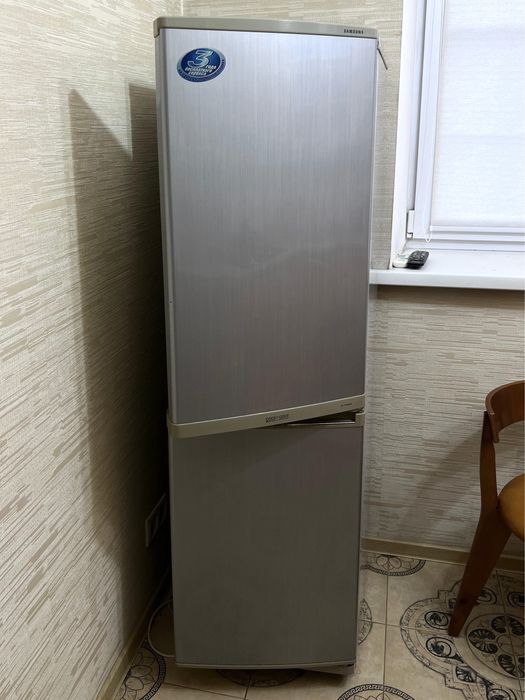 Холодильник Samsung