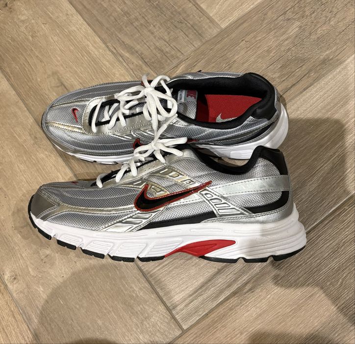 Маратонки Nike.