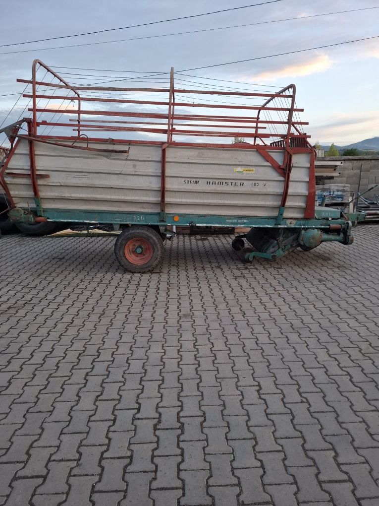 Remorca adunat fanul și siloz