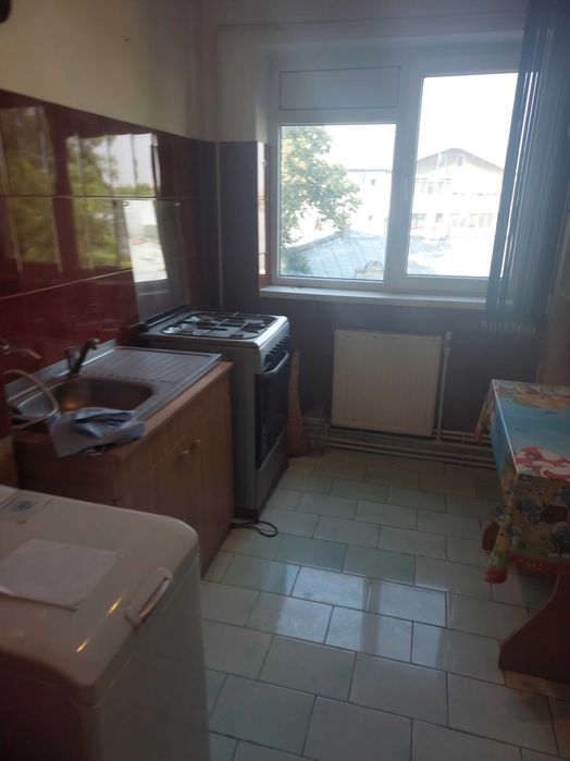 Apart. 2 cam, etaj 2, Bdul Independentei colt cu Calea Galati.
