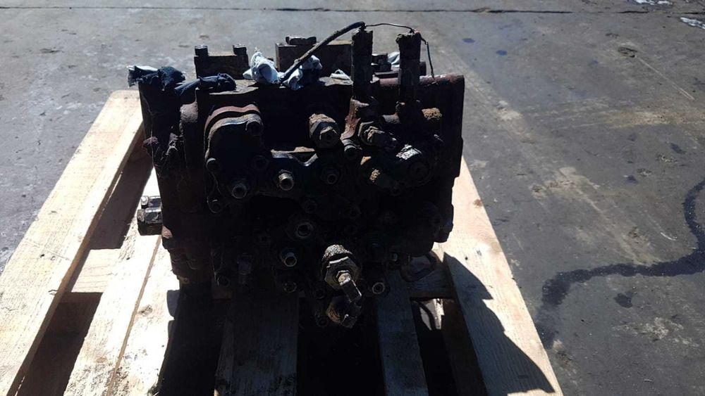 Distribuitor hidraulic excavator JCB JS 210 , 220 , 240