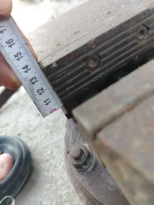 Продаются тиски советские почти новые губы как новые станочные